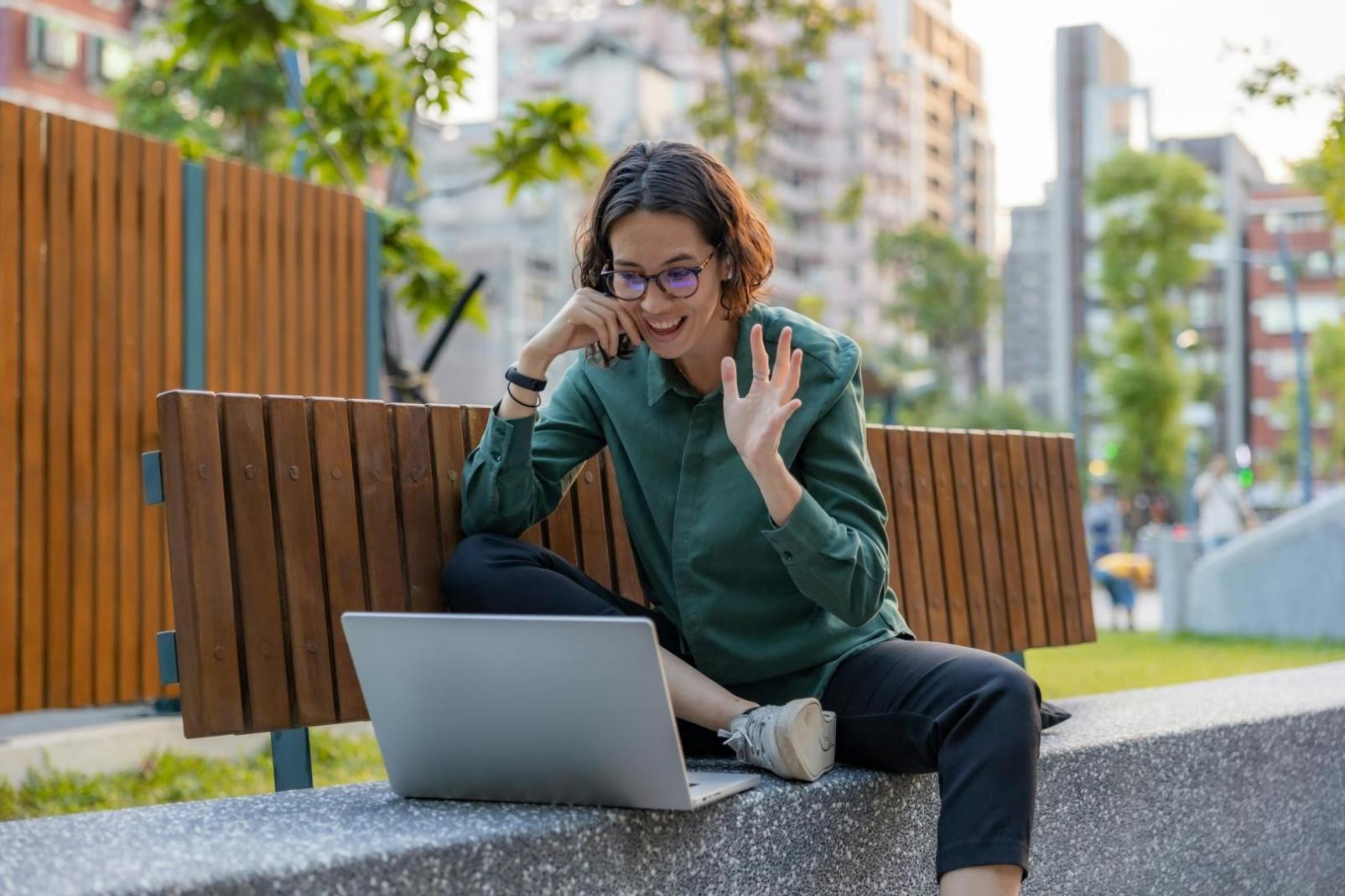 Teilnehmende bei einer Gruppenübung zum Thema Budgetplanung